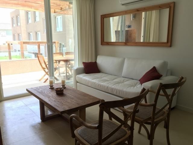 Departamento en venta y alquiler en Manantiales con piscina y vistas al mar 
